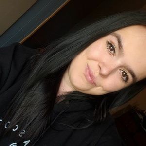 Meet your Posher, Caitlin